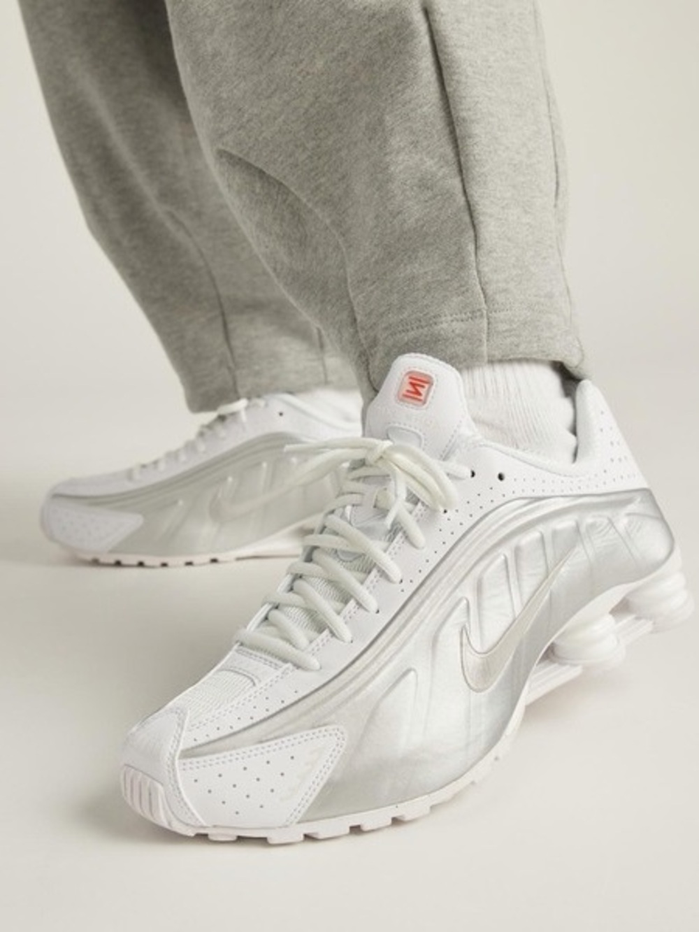 Nike Shox R4 - Picture 3 of 9